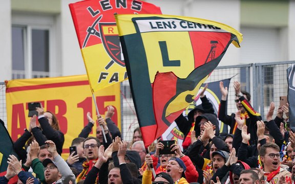 Un convoi de supporters lensois attaqué en marge du match Brest-Lens