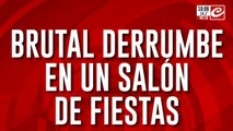 Brutal derrumbe en salón de fiestas deja a varias personas heridas