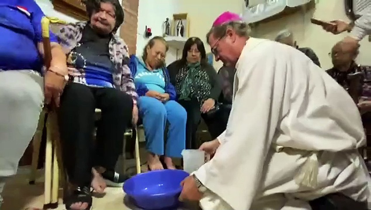 La Iglesia lavó los pies de jubilados y pidió una jubilación digna