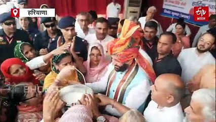 सीएम का हरियाणवी स्वैग, रोहतक में सीएम नायब सैनी ने बाल्टी से पीया दूध...देखें वीडियो