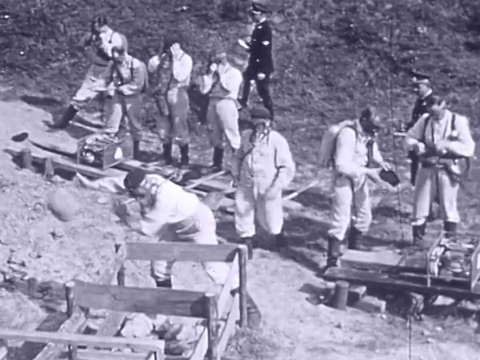 Reichsschule der Technischen Nothilfe. - Bilder aus der Ausbildung der TN-Führer auf Burg Eisenhardt in Belzig 1938