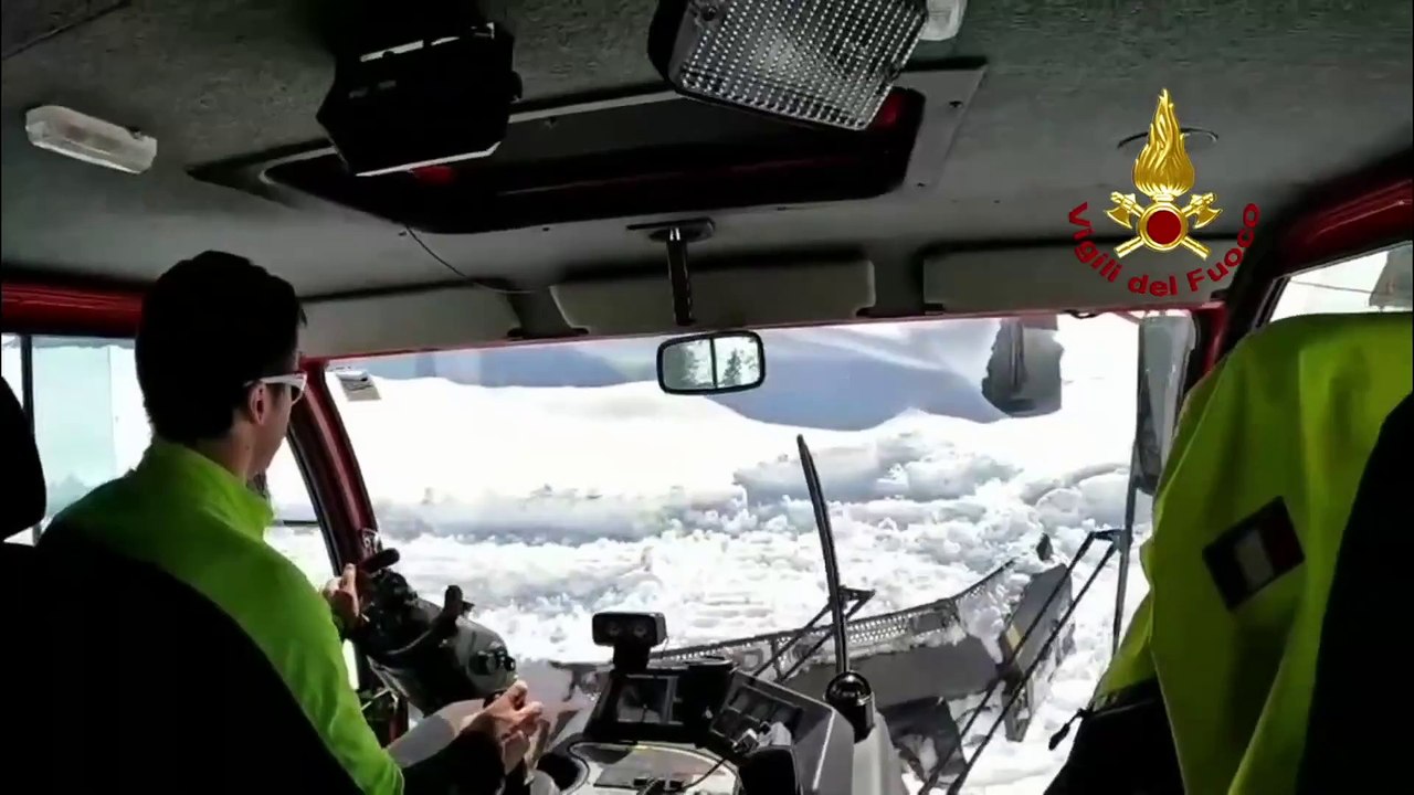 Belluno - Soccorso in valanga, addestramento dei Vigili del Fuoco (18.04.25)