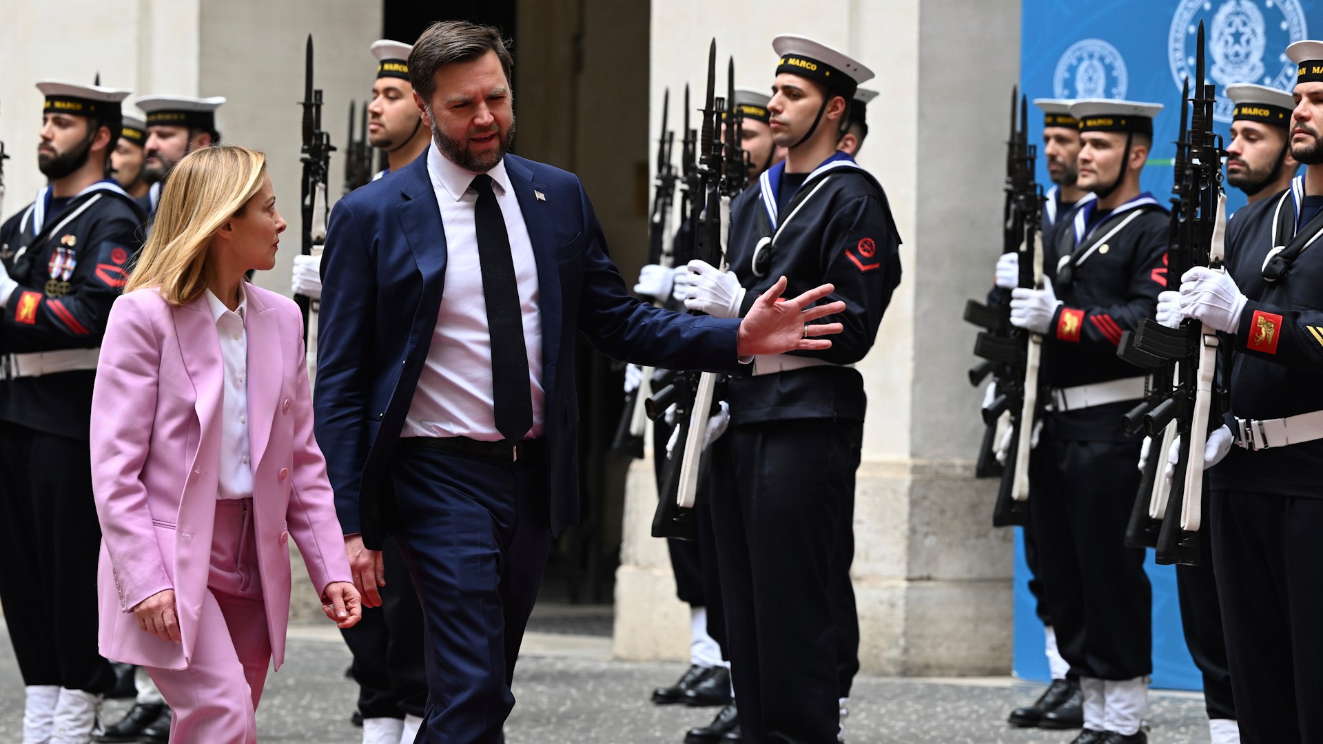 Meloni ejerce de anfitriona de JD Vance en Roma menos de 24 horas después de su viaje a Washington