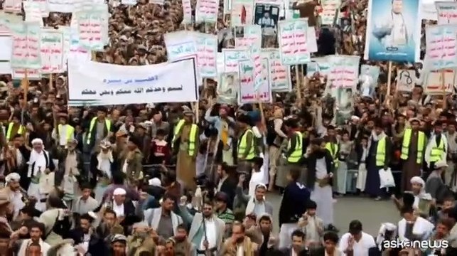 Yemen, migliaia in piazza a Sanaa con gli Houthi e contro i raid Usa