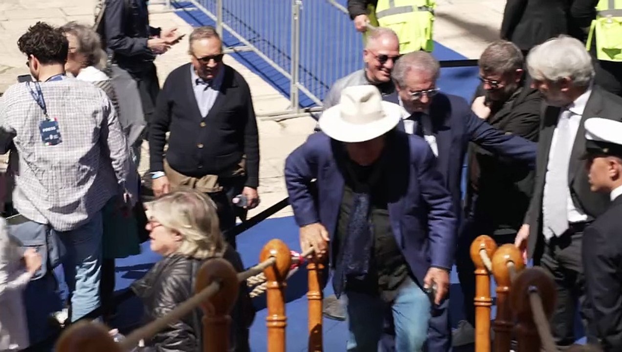 Taranto: Al Bano Carrisi visita la nave "Amerigo Vespucci" ed il "Villaggio IN Italia"