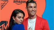 GALA VIDEO - Cristiano Ronaldo, papa comblé avec sa fille Bella Esmeralda : son bonheur fait plaisir à voir !
