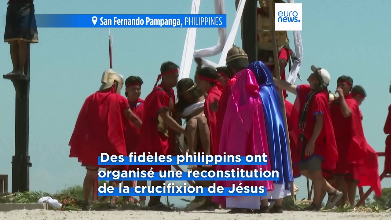 Les chrétiens participent aux processions du Vendredi saint pour commémorer la crucifixion de Jésus