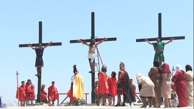 ext-“Jesús” habitual de una ceremonia de Viernes Santo en Filipinas vive su última crucifixión-180425