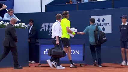 Barcelone - Fils rejoint Alcaraz en profitant de l'abandon de Tsitsipas