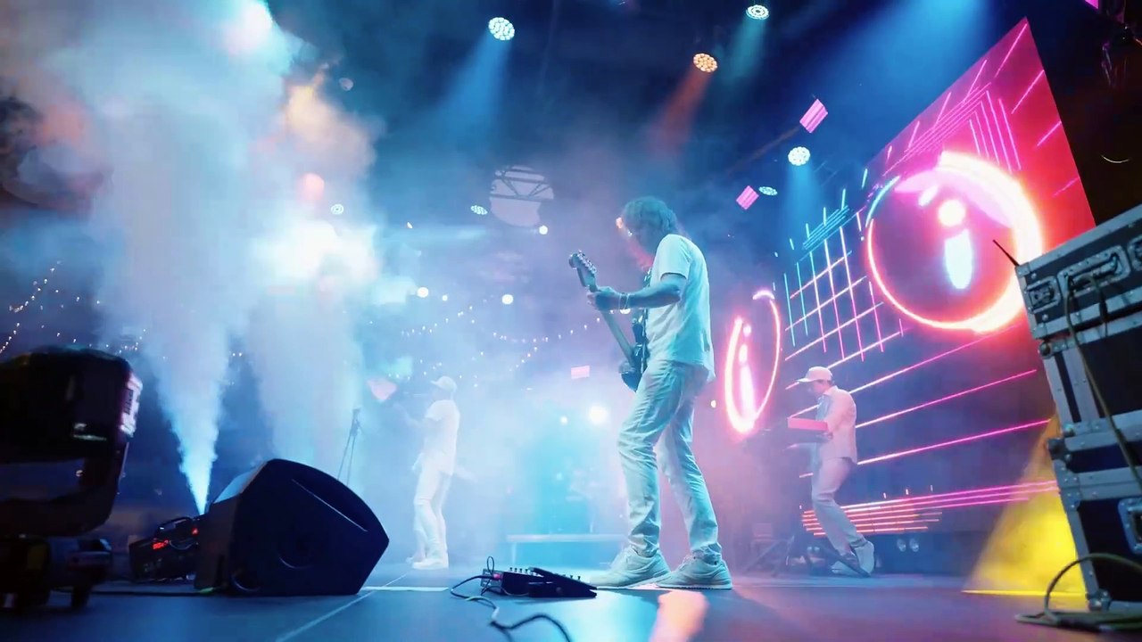 25)_Musique. On The Run. Hip-hop et rap. Humeur. Optimiste. Artiste. Doug Maxwell, Jimmy Fontanez