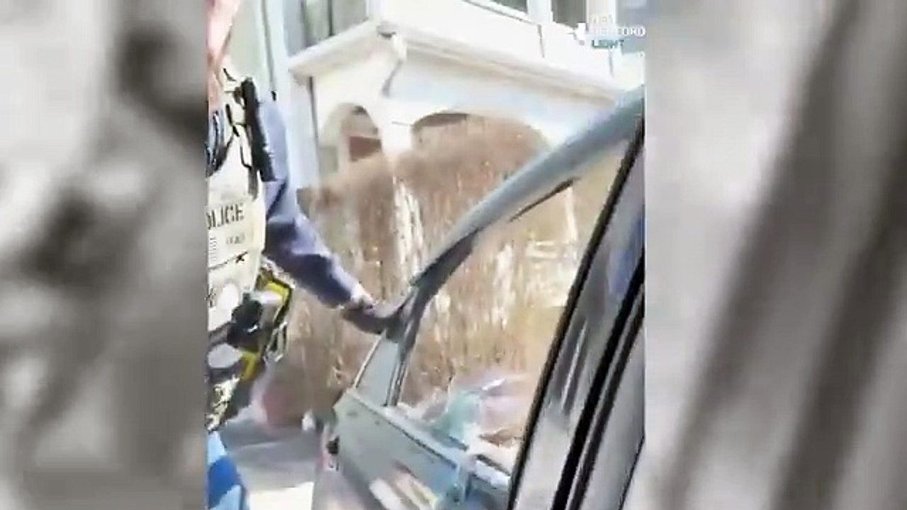ICE aplica violencia al arrestar a migrante