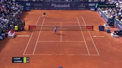 Alcaraz downs De Minaur to reach Barcelona semis