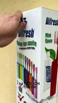 Ce distributeur de brosses à dents change la donne en hygiène publique ! 🦷✨