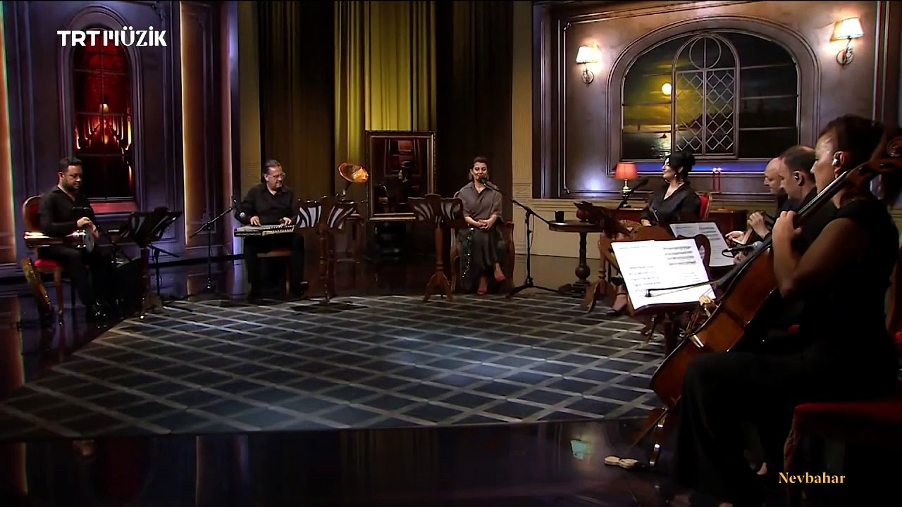 Burcu Göktürk / Sesimde şarkısı aşkın figân olup gidiyor