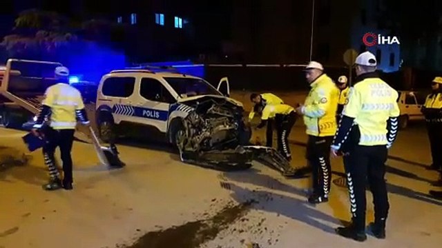 Polis aracının da karıştığı zincirleme kaza