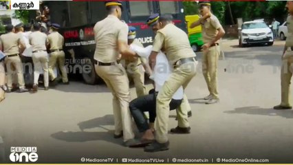 ചോദ്യപേപ്പർ ചോര്‍ച്ച; കണ്ണൂര്‍ സർവകലാശാലയിലേക്ക് KSU നടത്തിയ മാര്‍ച്ചില്‍ പ്രതിഷേധം