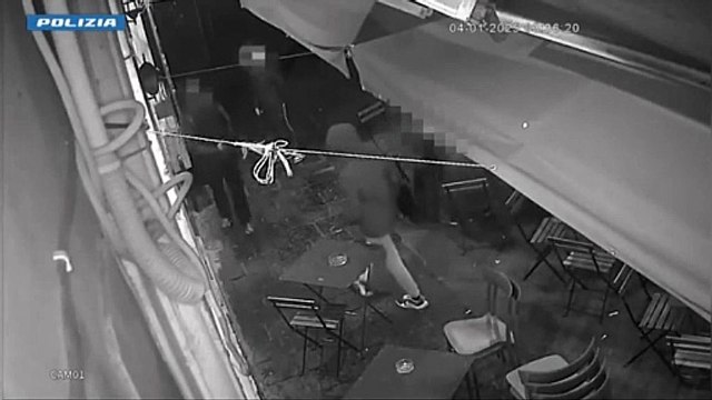 Picchiano un coetaneo per una banale lite con una ragazza: obbligo di dimora per tre giovani (19.04.25)