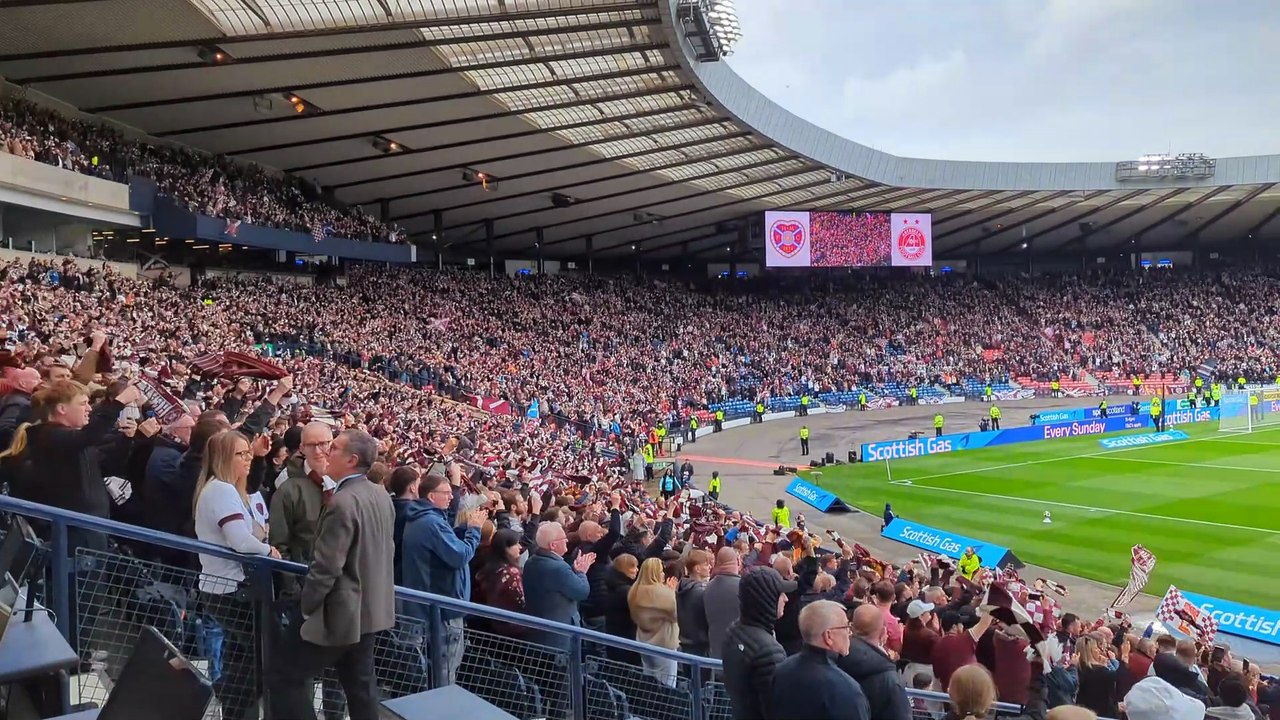 Hearts fans welcome players ahead of Scottish Cup semi final