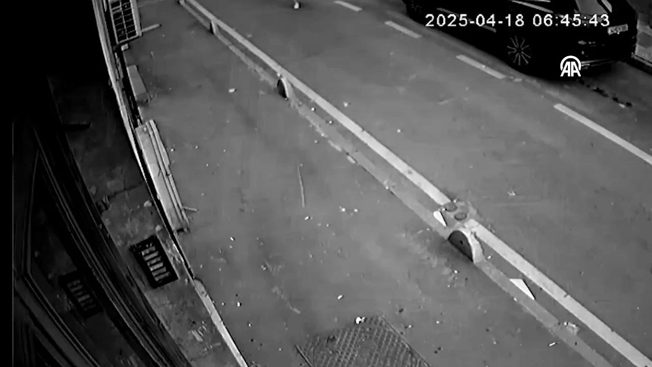 Arkadaşını bıçakla öldürdüğü iddia edilen Sevil A.nın güvenlik kamerası görüntüleri