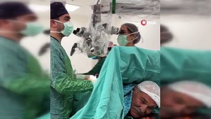 Ameliyat ettiği hastasına arabesk dinletti!