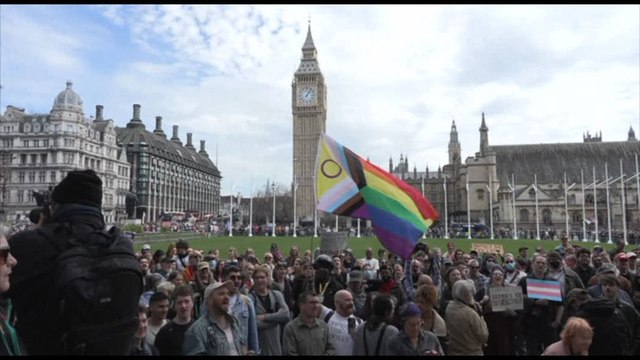 Protesta a Londra per i diritti delle persone transgender
