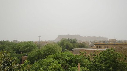 Watch Video: जैसलमेर में  धूल की हल्की गर्दिश छाए रहने सकारात्मक असर