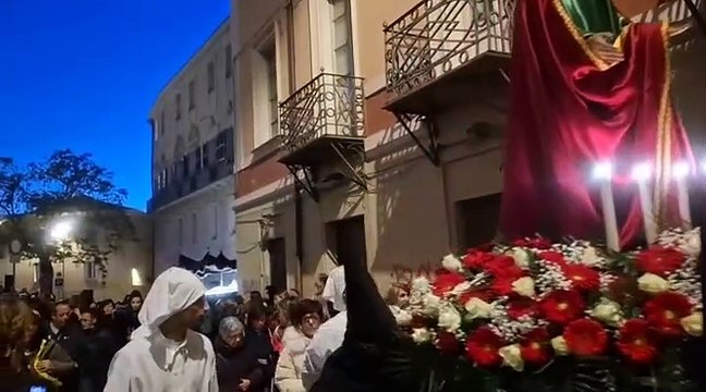 Sassari, il rito de S'Iscravamentu e la via Crucis per la vie del centro