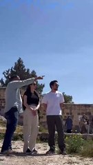 ولي العهد الأردني والأميرة رجوة يكتشفان سحر أم قيس في جولة ربيعية أخاذة