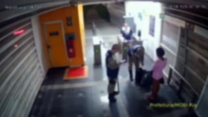 Câmeras flagram furto de extintor em estação do BRT; mulher é presa antes da fuga