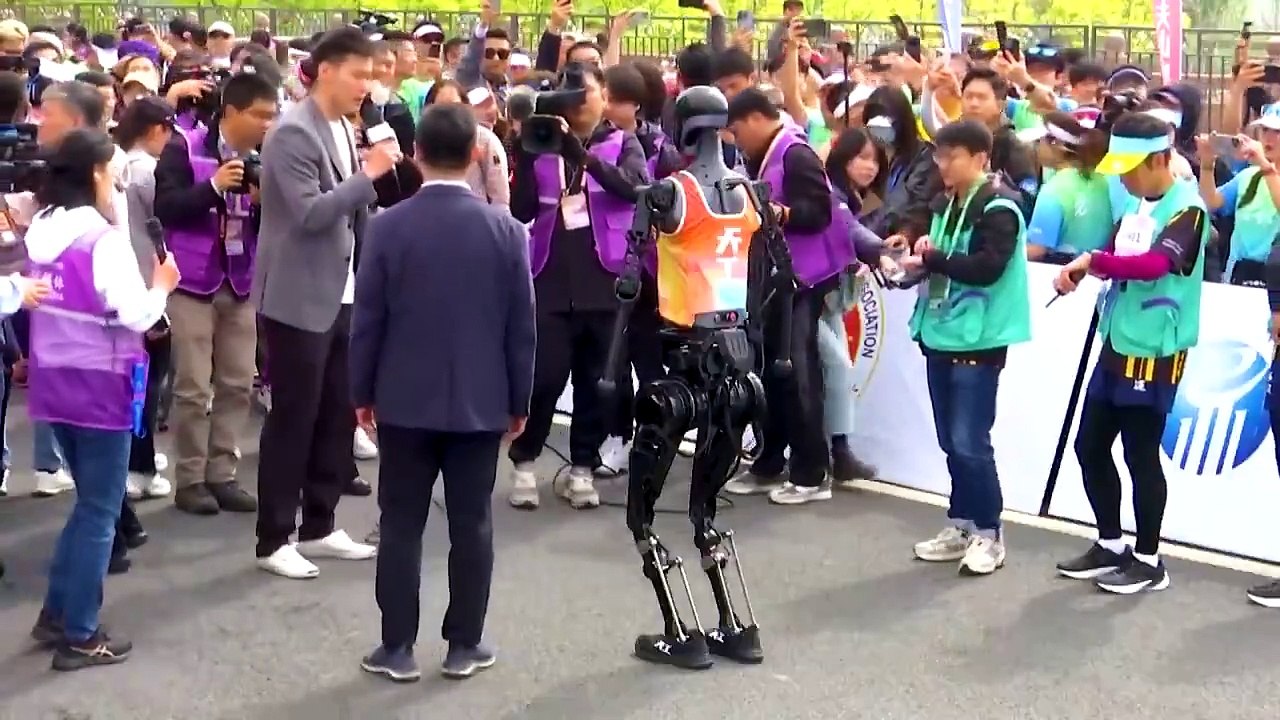 China celebra la primera media maratón de robots humanoides II