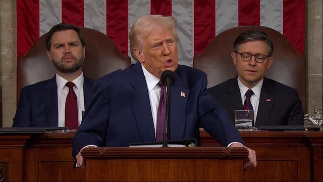 القضاء الأميركي يحظر مؤقتا قرار ترمب بترحيل المهاجرين