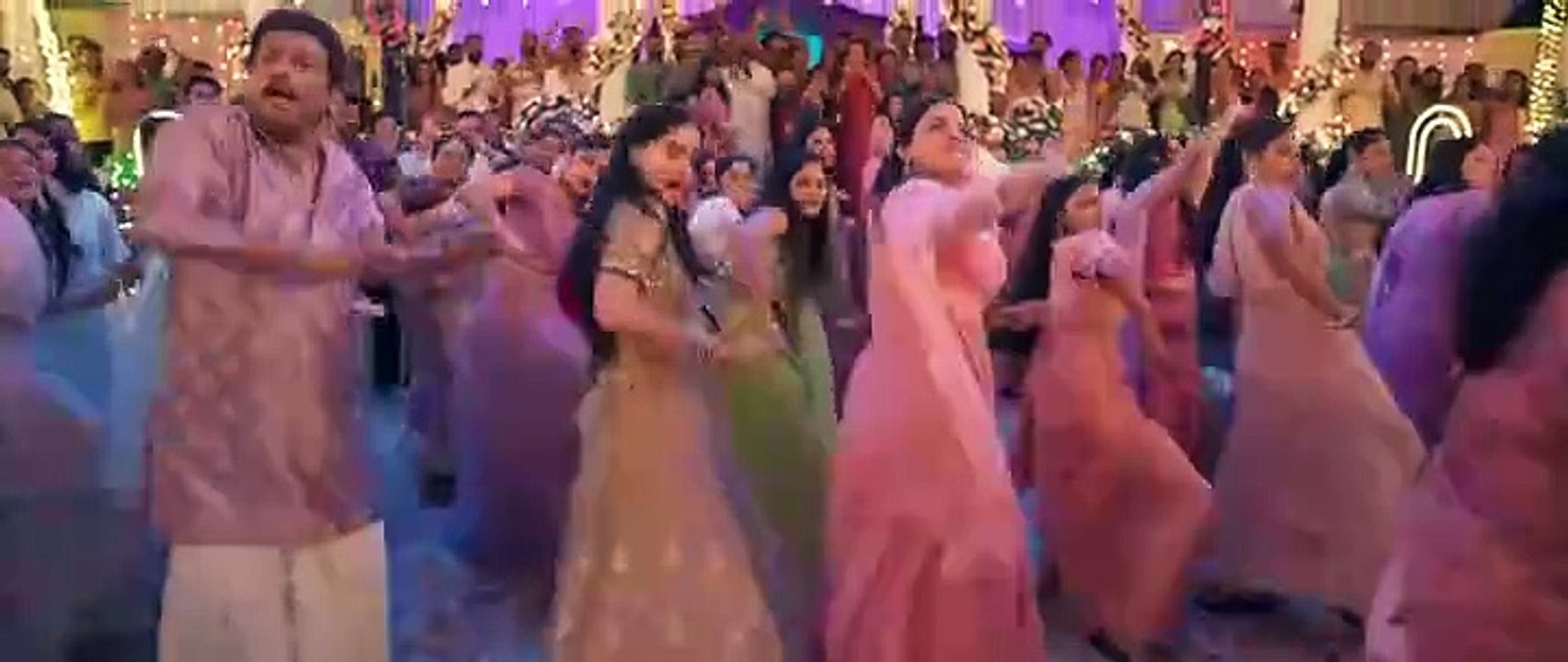 Guruvayoor Ambalanadayil Malayalam Movie 2/3