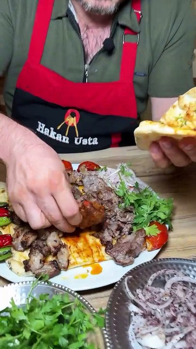 Kebap nasıl yenir😍