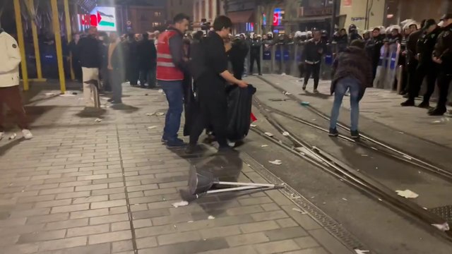 Gazze yürüyüşünde polis engeline takıldılar, Tünel Meydanı'nı temizlediler