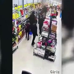 Beğendiği ayakkabıyı giyip kayıplara karıştı