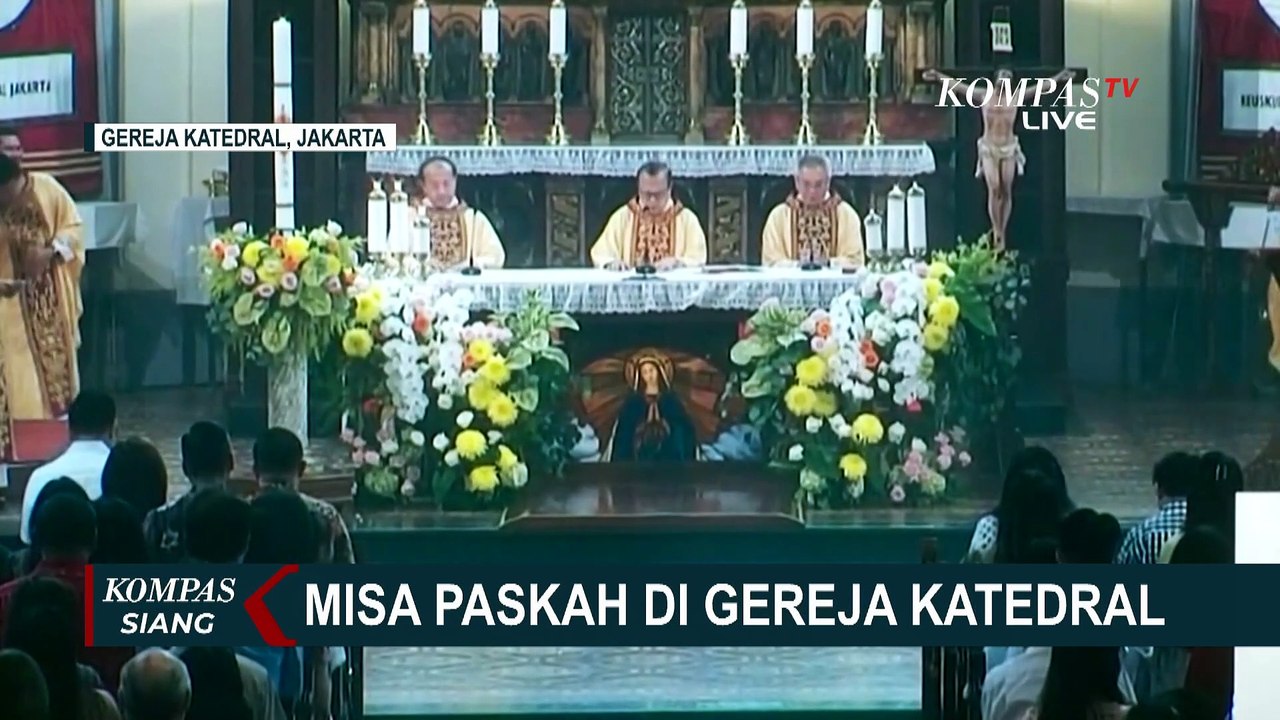 Suasana Khidmat Misa Paskah di Gereja Katedral Jakarta