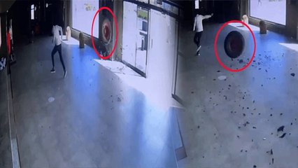 Safari aracının kopan tekerleği, iş yerine girdi