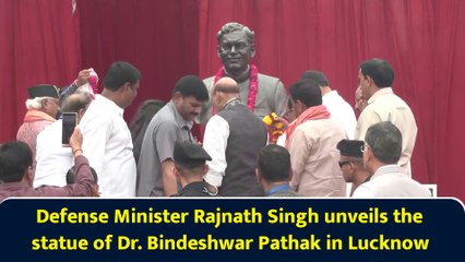 Defense Minister Rajnath Singh unveils the statue of Dr. Bindeshwar Pathak in Lucknow