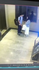 VIDEO: ¡Fue rechazado! Estudiante se lanzó por una ventana cuando le dijeron que ‘no’