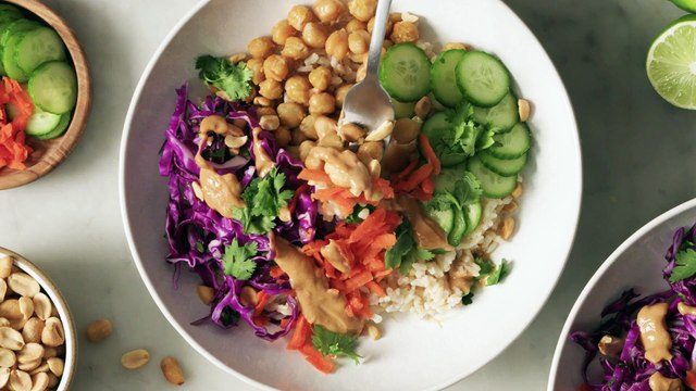 These Peanut Chickpea Protein Bowls Are My New Favorite Reason To Stock Up On Chickpeas