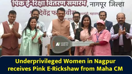 Underprivileged Women in Nagpur receives Pink E-Rickshaw from Maha CM