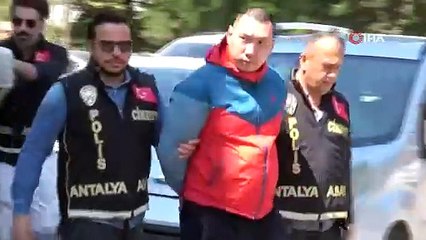 Darp edip öldürdükleri adamı evin içine taşıyıp olay yerinden kaçtılar