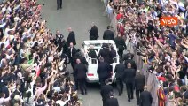 Pasqua 2025, il giro in papamobile di Papa Francesco a Piazza San Pietro