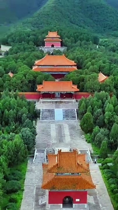 Dingling Tomb of the Thirteen Tombs of the Ming Dynasty / Tombe de Dingling des treize tombes de la dynastie Ming