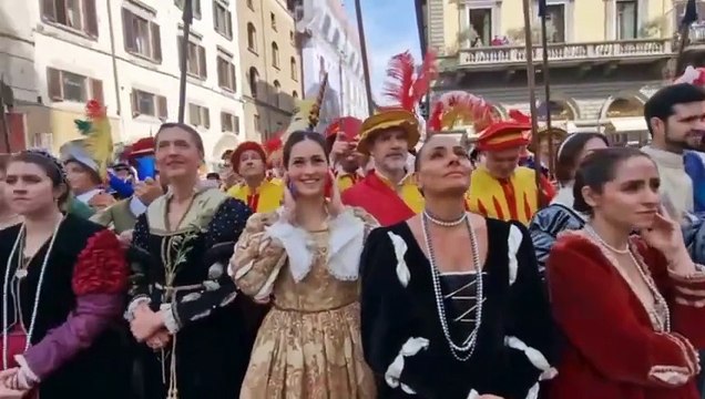 Firenze, lo scoppio del carro. La tradizione si rinnova