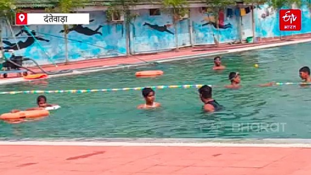 नगर पालिका में स्वीमिंग पूल का शुभारंभ, तपती गर्मी में बच्चे बूढ़े कर रहे छपाक छपाक