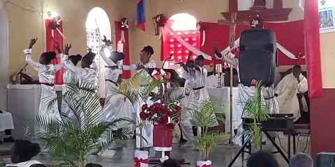 Les mimeuses du groupe  union fraternal. Paroiase saint Joseph de Bahon