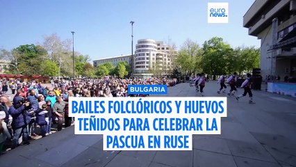 Bailes folclóricso y huevos teñidos para celebrar la Pascua en Ruse (Bulgaria)