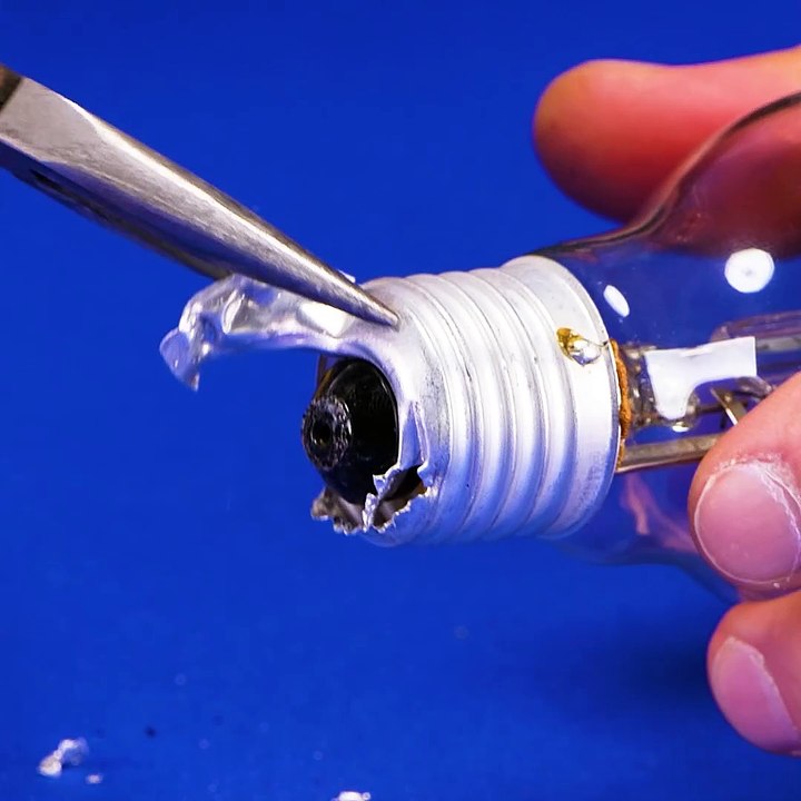 DIY oil lamp out of a light bulb! 💡🕯️