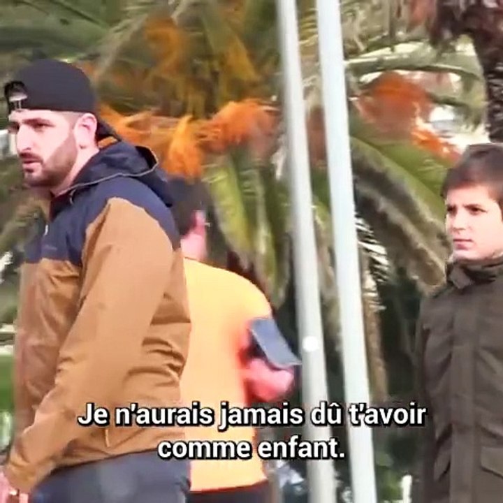 Ce père est complètement fou de faire ça à son enfant 😱